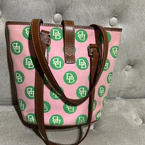 Dooney & Bourke GUC with callouts bucket bag - Picture 2 of 10
